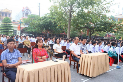 Hội Doanh nhân họ Trần Huyện Hải Hậu tiếp sức cho học sinh vượt khó của Trường THPT A Hải Hậu