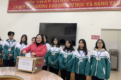 Đoàn trường THPT A Hải Hậu tổ chức ủng hộ học sinh có hoàn cảnh khó khăn trong dịp tết Giáp Thìn 2024