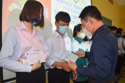 Huyện đoàn Hải Hậu tổ chức Chương trình Trao quỹ tình thương Vũ Văn Hiếu cho đoàn viên thanh niên học sinh trường THPT A Hải Hậu