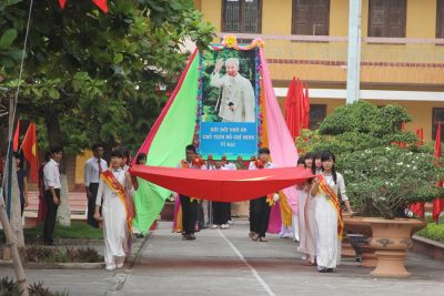 MỘT SỐ HÌNH ẢNH TRONG LỄ KHAI GIẢNG NĂM HỌC 2016- 2017 VÀ ĐÓN BẰNG CÔNG NHẬN TRƯỜNG THPT ĐẠT CHUẨN QUỐC GIA