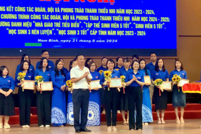 Đoàn trường THPT A Hải Hậu tôn vinh gương sáng Nhà giáo trẻ tiêu biểu và học sinh ba tốt cấp tỉnh năm học 2023-2024
