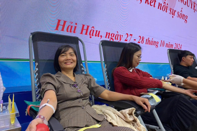 Giáo viên Trường THPT A Hải Hậu lan tỏa yêu thương tại Ngày hội Hiến máu tình nguyện Kết nối trái tim, kết nối sự sống.