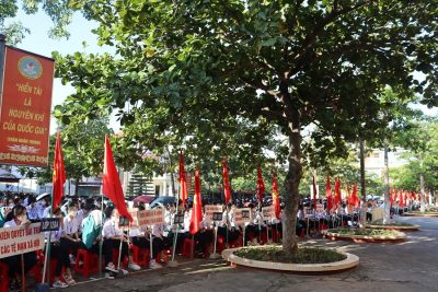Trường THPT A Hải Hậu tổ chức tuyên truyền giáo dục pháp luật với chuyên đề “Đảm bảo trật tự an toàn giao thông; phòng chống ma túy, bạo lực học đường và tệ nạn xã hội; huấn luyện kỹ năng phòng cháy chữa cháy cho học sinh”